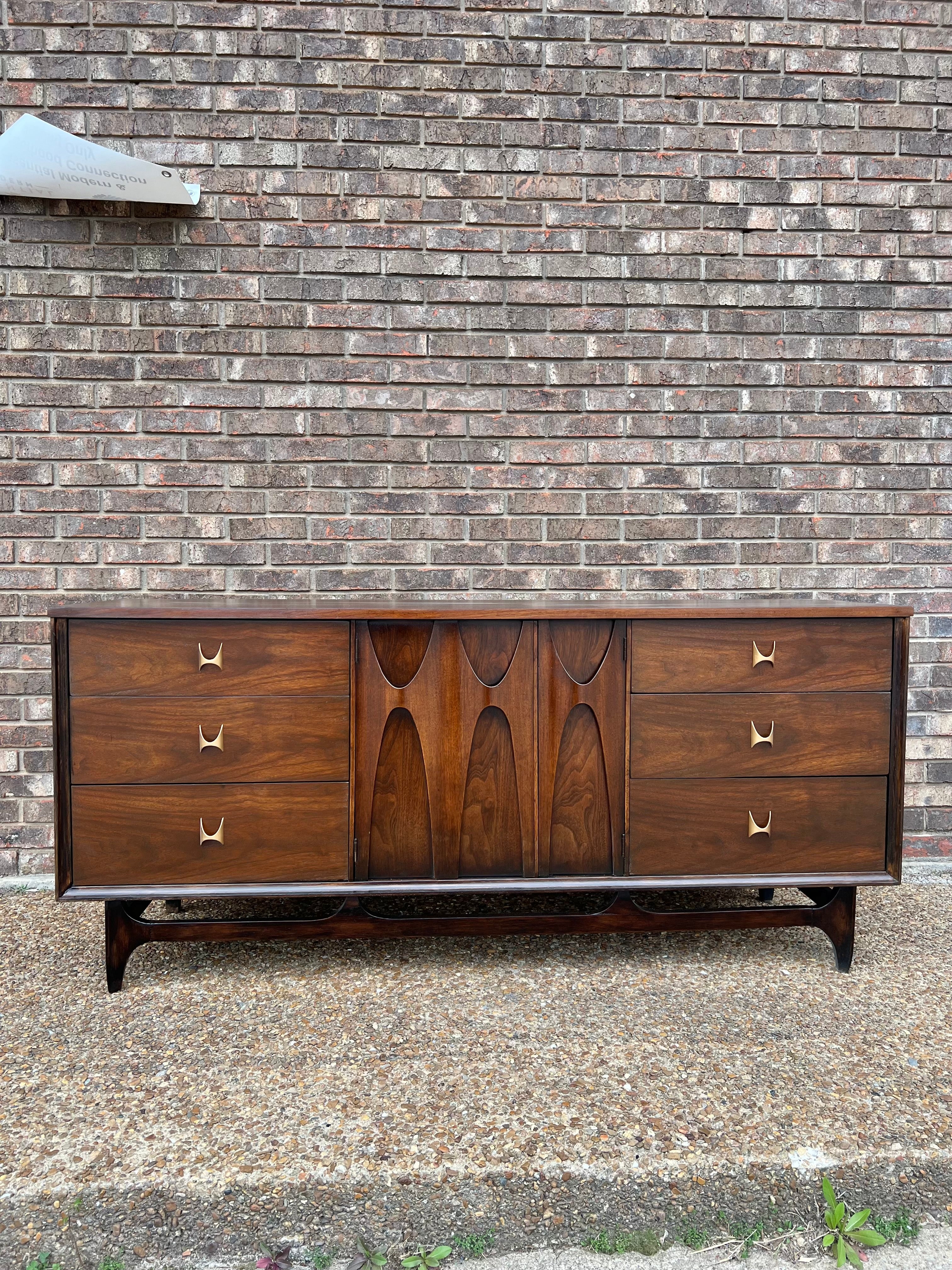 broyhill dresser Vintage Broyhill Dresser